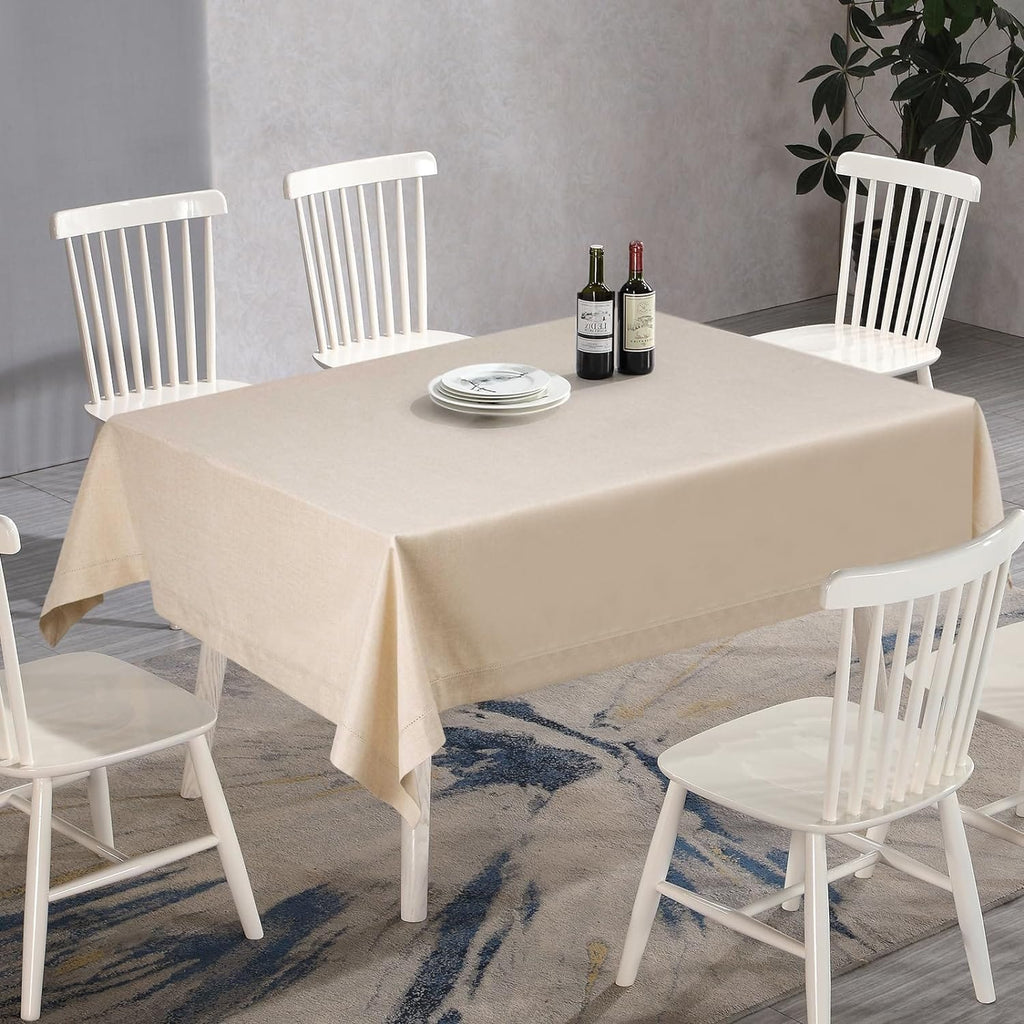 Nappe de table rectangulaire 155 x 400 cm en tissu aspect lin sur une grande table