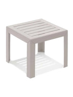 Petite table basse de jardin pliante de 40 cm à côté d'un transat - photo 5