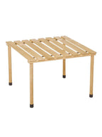 Petite table de jardin en bois pliante sur une terrasse