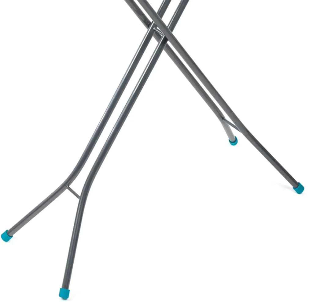 Table à repasser pliante de 110 cm dépliée dans une buanderie - photo 4