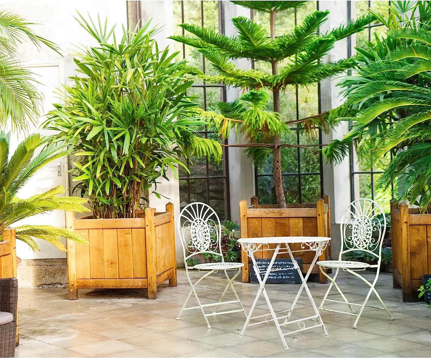 Table de jardin en fer forgé pliante de 70 x 70 cm sur une terrasse - photo 3