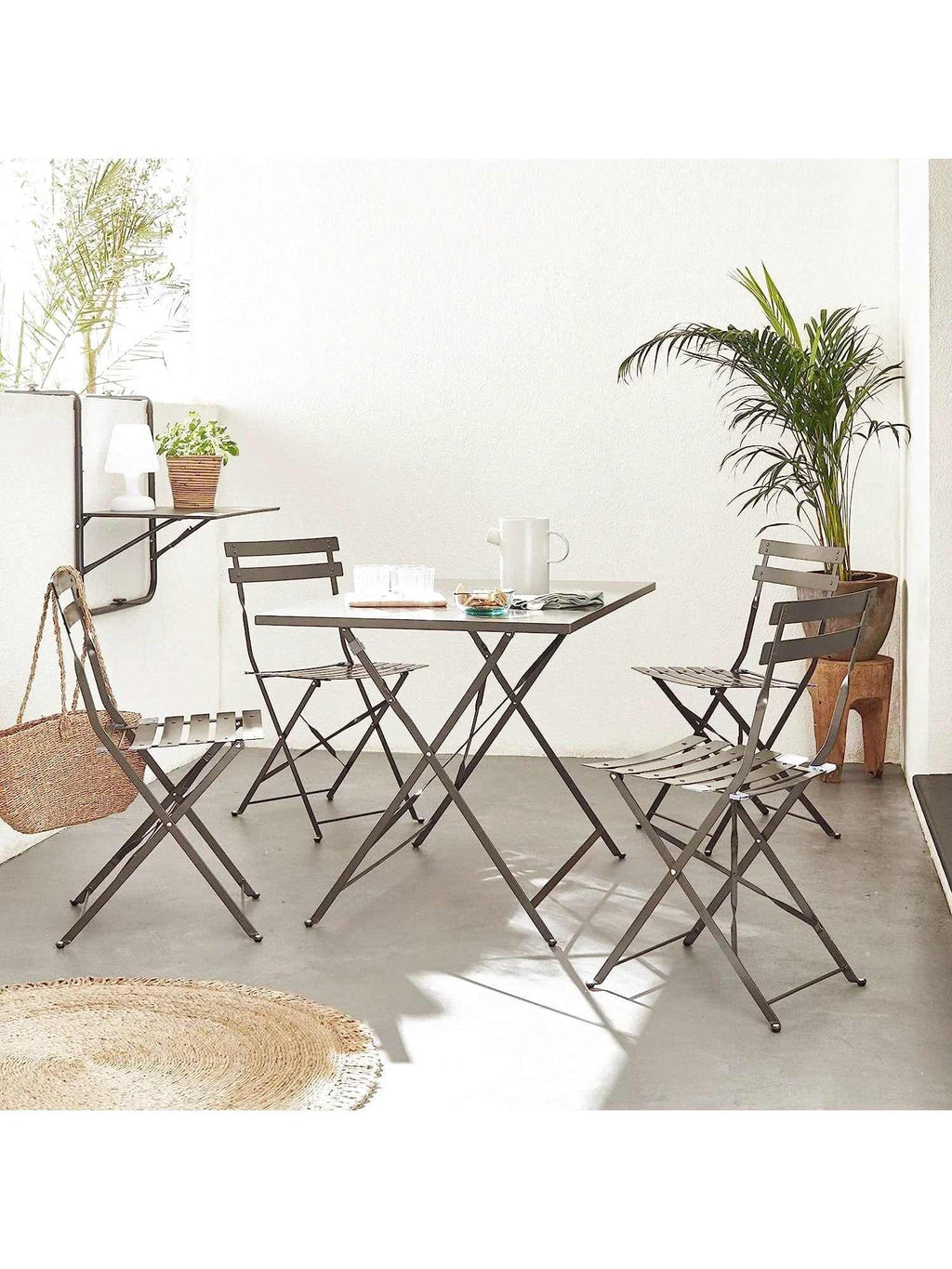 Table de jardin métal pliante en acier gris 110 x 70 cm dépliée sur une terrasse - photo 2