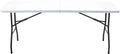 Table de jardin pliante de 180 cm dressée pour huit convives