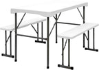 Ensemble table et bancs pliants de 112 cm dans un jardin