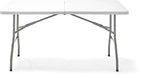 Table pliante de 150 cm dressée pour six convives