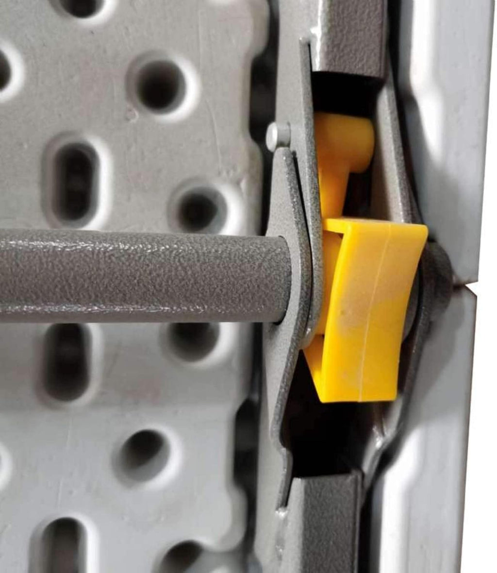 Table pliante de restaurant de 180 cm dressée pour huit couverts - photo 4